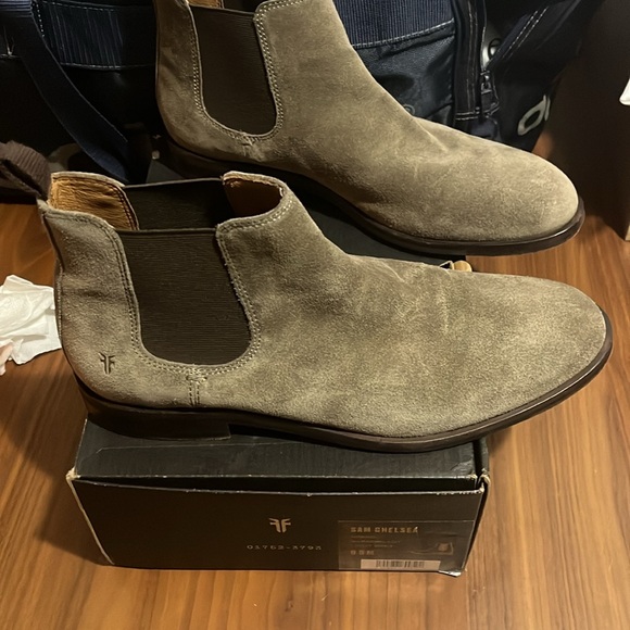 Grey Suede Frye Men Chelsea Boots. Size 9.5. With Box - Picture 12 of 12